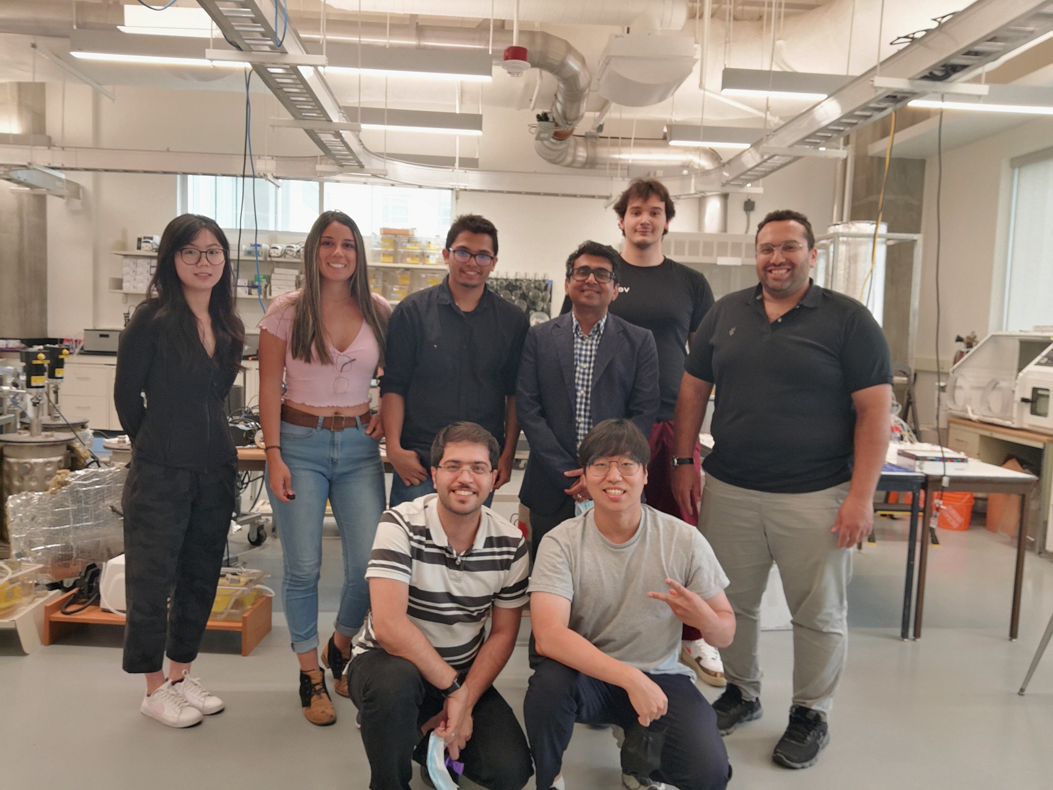 Team photo with 4 super-smart summer interns (August 3, 2022) 
